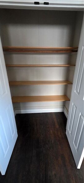 Building Photo - 914 W 2nd St