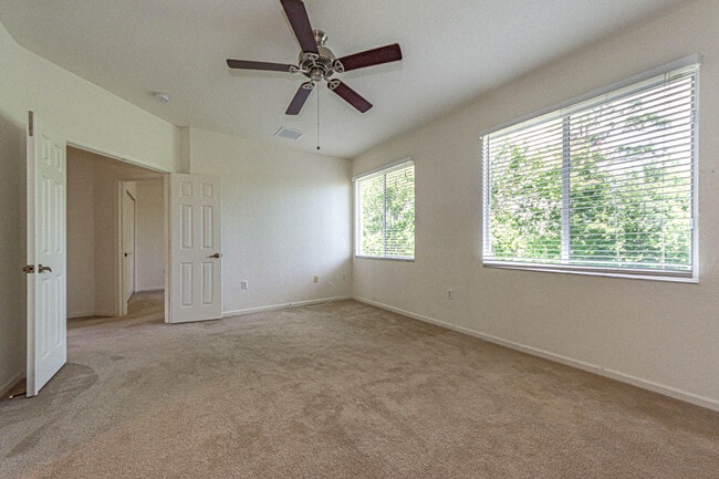 Building Photo - 2563 Stockbridge Square SW