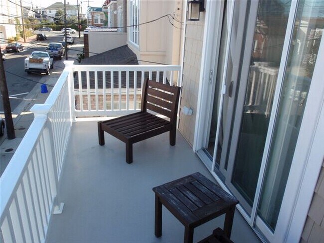 Building Photo - 12 S Franklin Ave