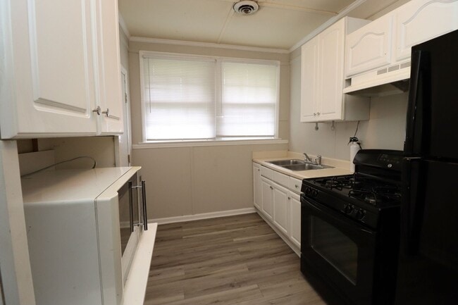 Building Photo - Live Near It All – 3 Bedroom Gem in Columb...