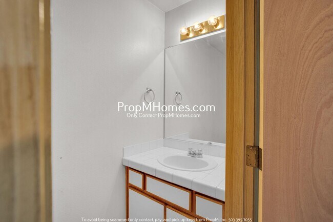Building Photo - Spacious Updated Three Bedroom in Cully - ...