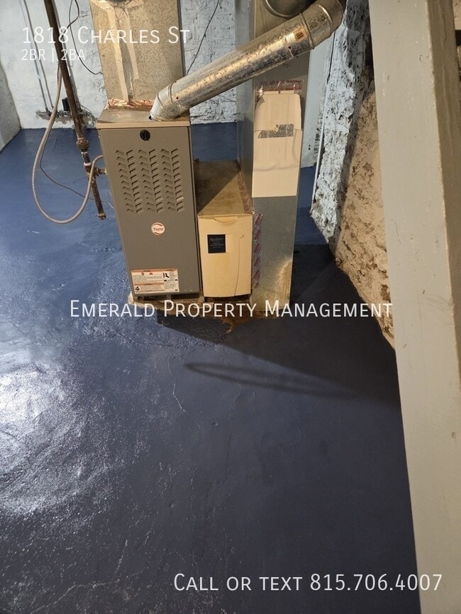 Building Photo - 1818 Charles St