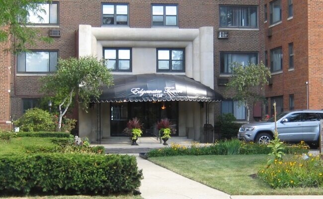 Primary Photo - 11720 Edgewater Dr