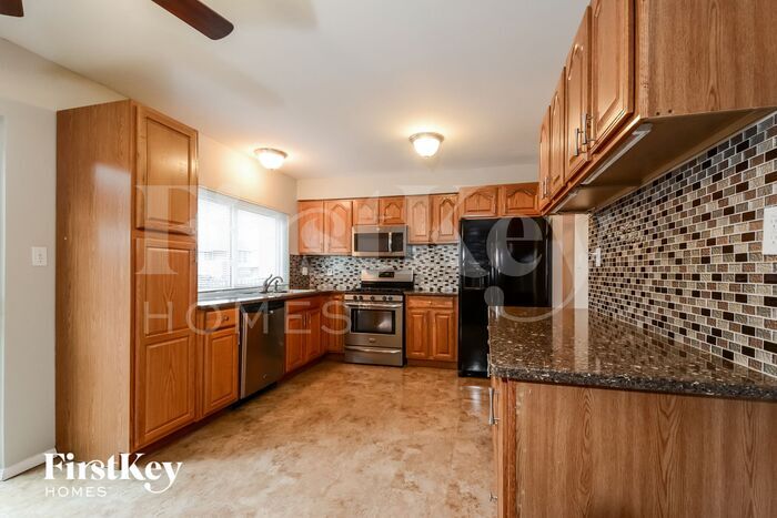 Building Photo - 846 Vlg Mdw Dr