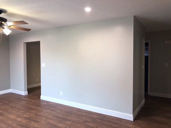 Living Room / Entrance into the Hall & Kitchen - 3413 Lisa Dr