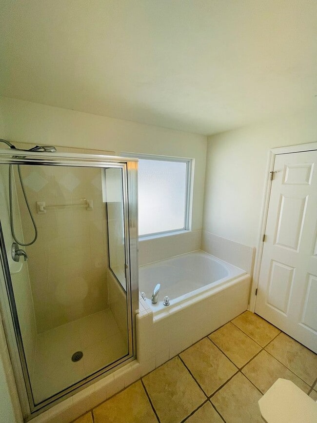 Building Photo - GLEN AT GOLDEN EAGLE