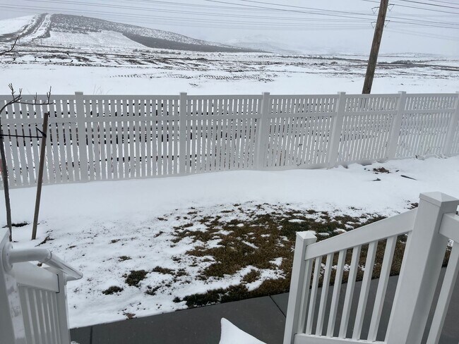 Building Photo - Beautiful Saratoga Springs Townhome for rent!