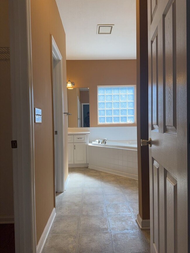 Building Photo - Beautiful Home in Martinez!