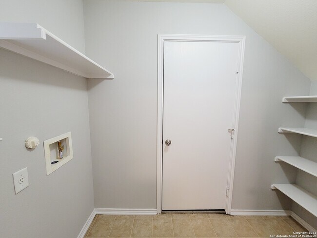 Building Photo - 8451 Chalk Hill Cove