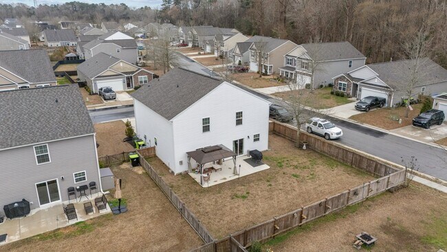 Building Photo - 301 Ginger Dr