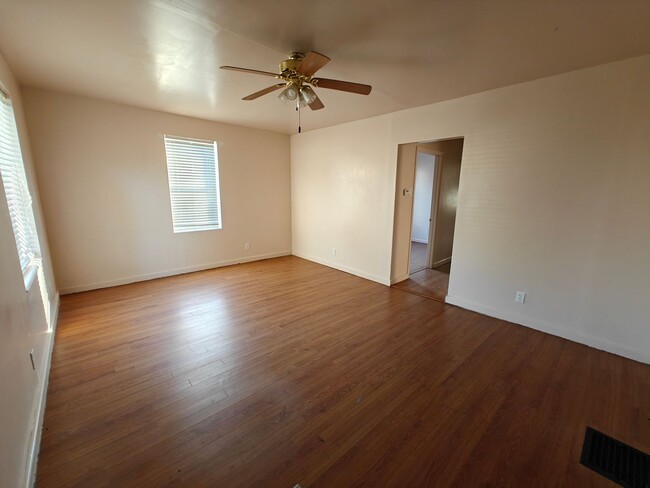 Building Photo - Lovely Updated 3-bedroom Home Available fo...