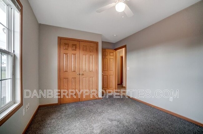 Building Photo - 1131 N Byrne Rd