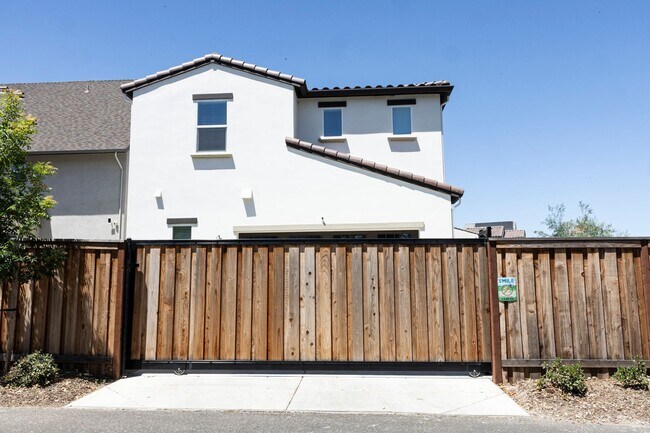Building Photo - 3 bedroom | 2.5 bathroom | Crocker Village Single Family Home