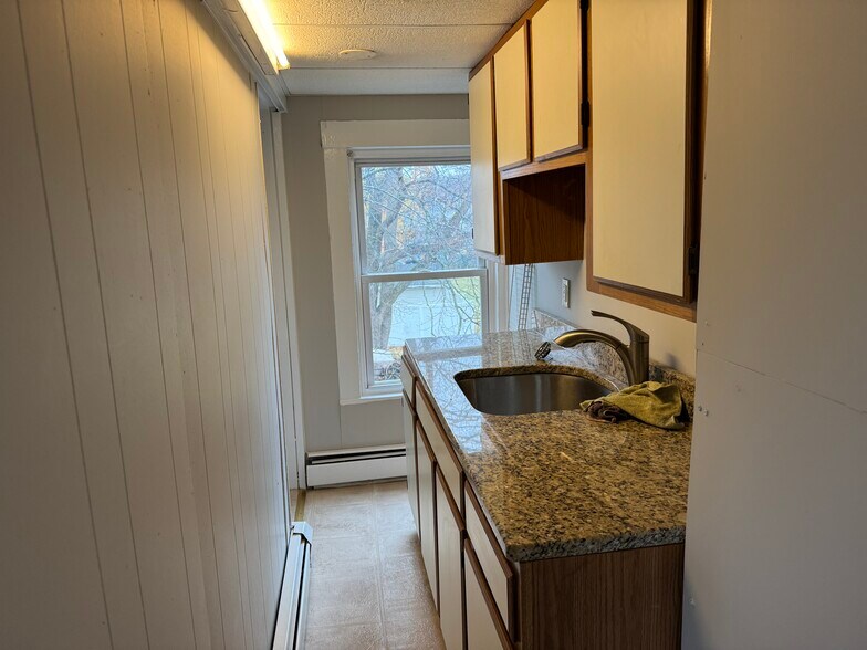 Building Photo - 70 Pleasant St