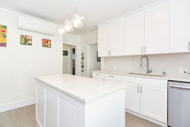 Building Photo - 48 Farquhar St