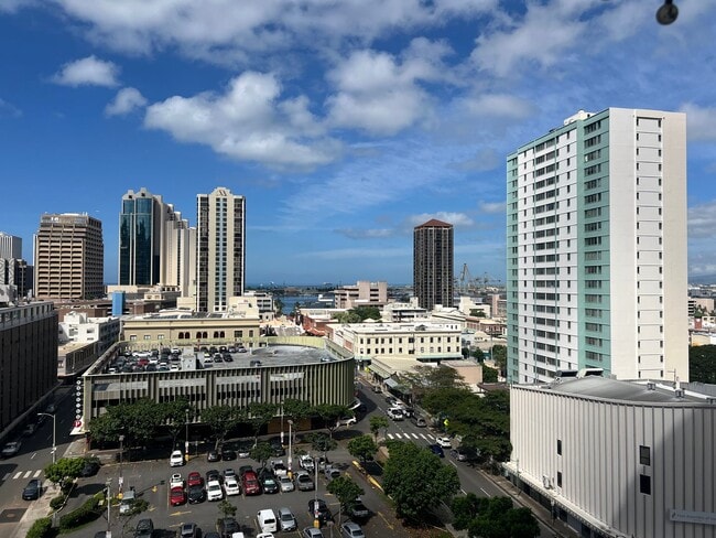 Building Photo - Kukui Plaza - 3 Bedroom 2 Bath 1 Parking