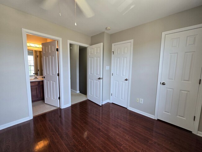 Building Photo - 10028 Blackwell Dr