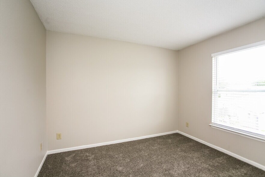 Building Photo - 2023 Orchid Bloom Dr