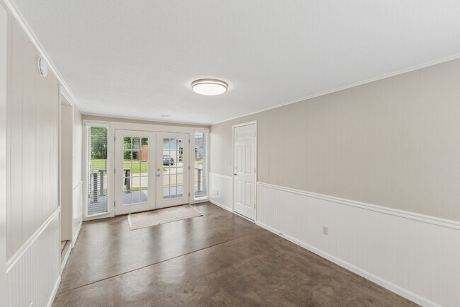 Building Photo - 3815 S Cincinnati Ave