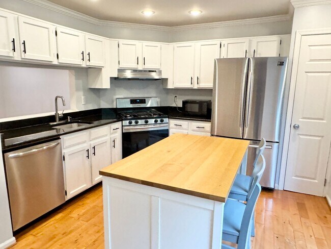 Building Photo - 12298 Granada Way