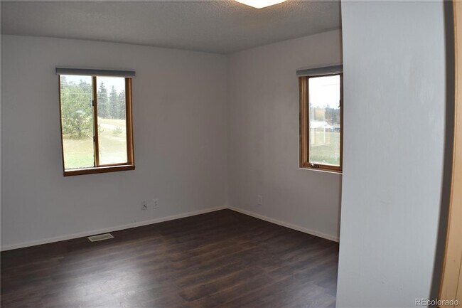 Building Photo - 1014 Elfin Glen Dr