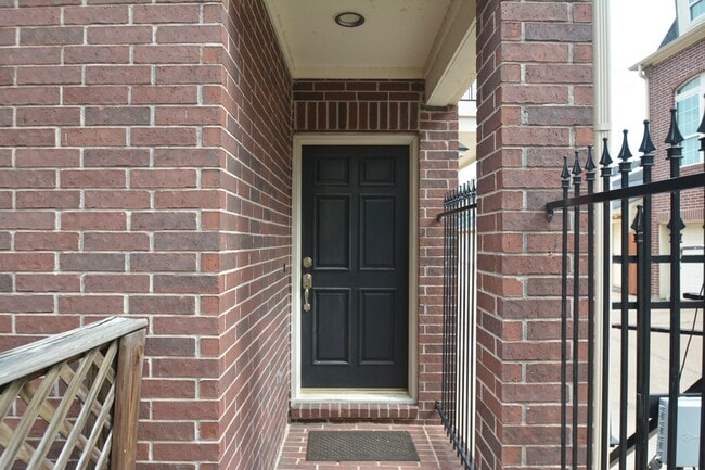 Building Photo - 2022 Fairview St