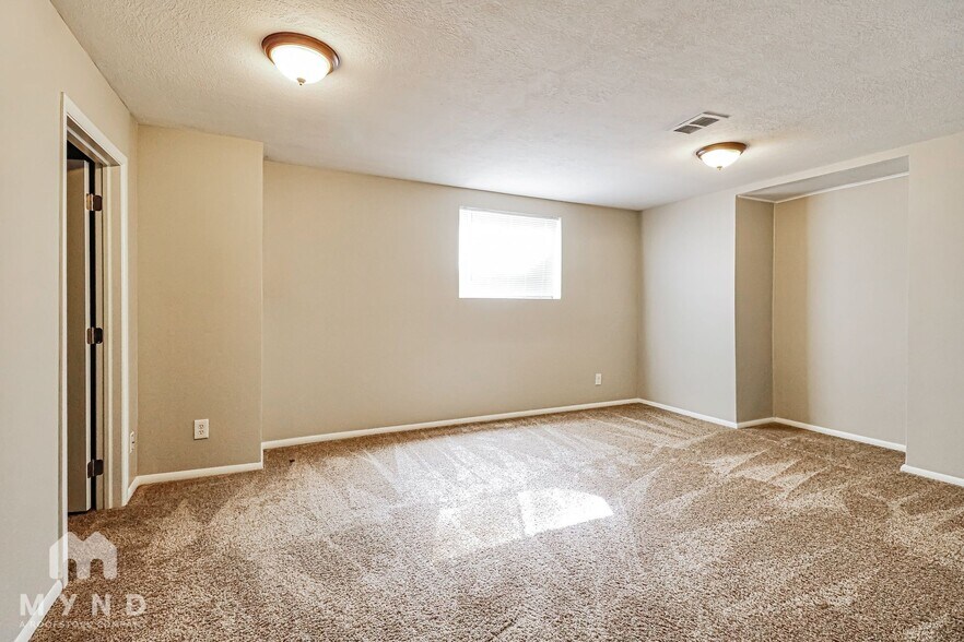 Building Photo - 9548 S 1210 E