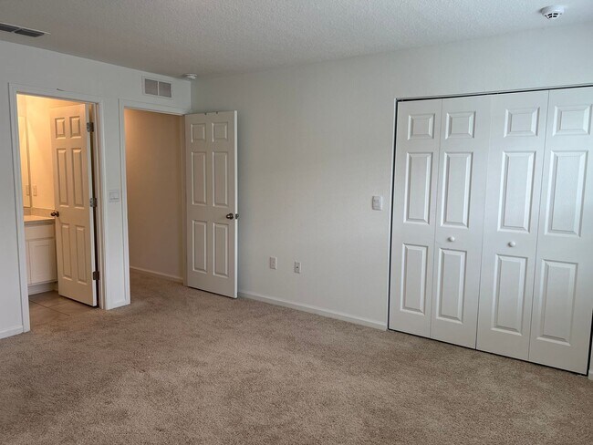 Building Photo - Move In Ready Rental