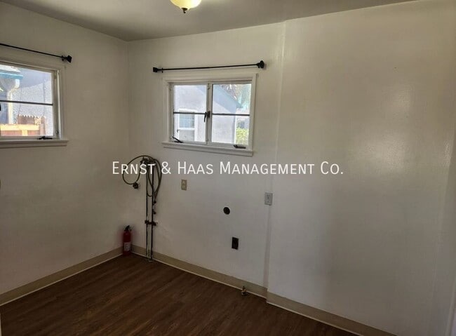 Building Photo - 1079 E Terrace Dr