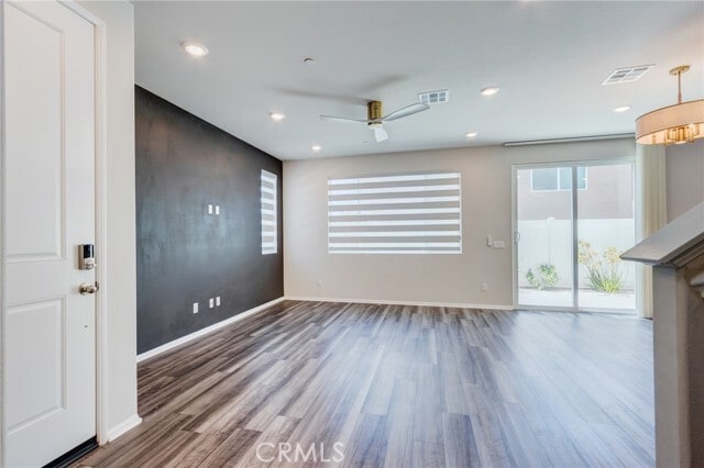 Building Photo - 36469 Shine Dr