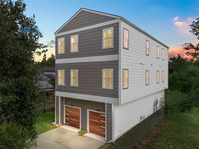 Building Photo - 955 Elkhart St