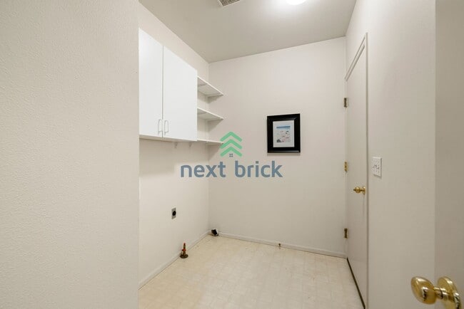 Building Photo - Stunning 3 BEDS & 2 BATH SINGLE FAMILY HOUSE FOR RENT