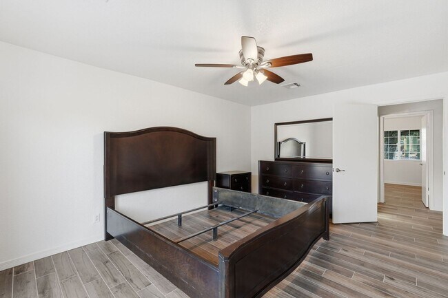 Building Photo - 4 Bed Home in Scottsdale Quarter!!