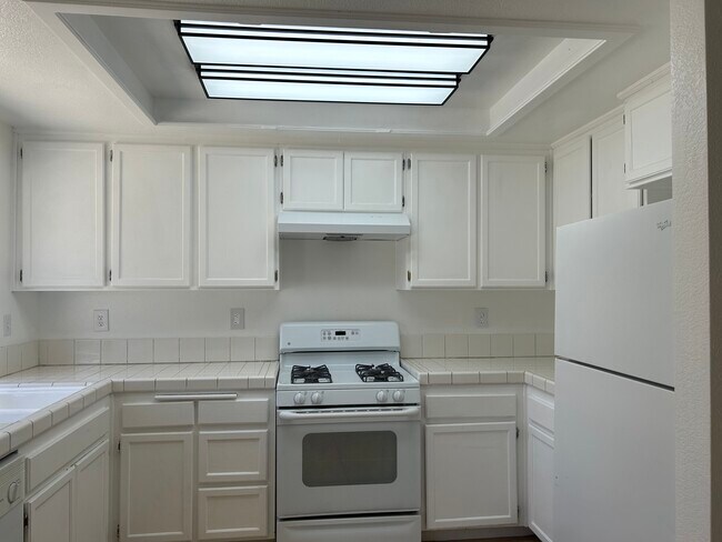 Kitchen - 45408 17th St E