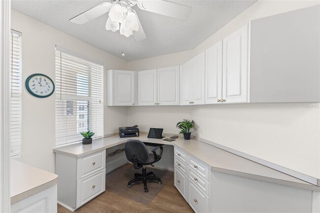 Building Photo - 6475 Shoreline Dr