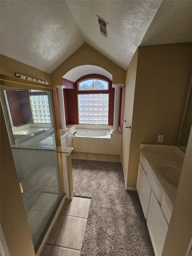 Building Photo - 12111 N Brenton Knoll Dr