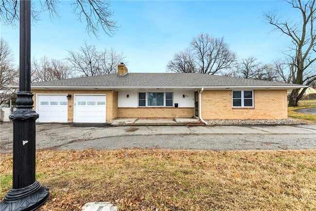 Building Photo - 5647 Antioch Rd