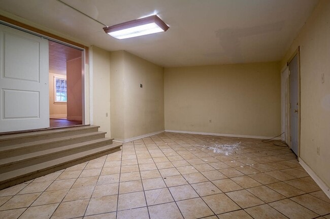 Building Photo - 2306 Alma St