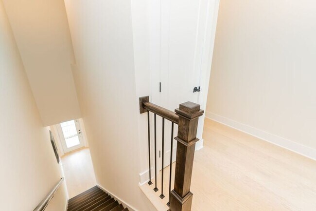 Building Photo - 745 N Market St