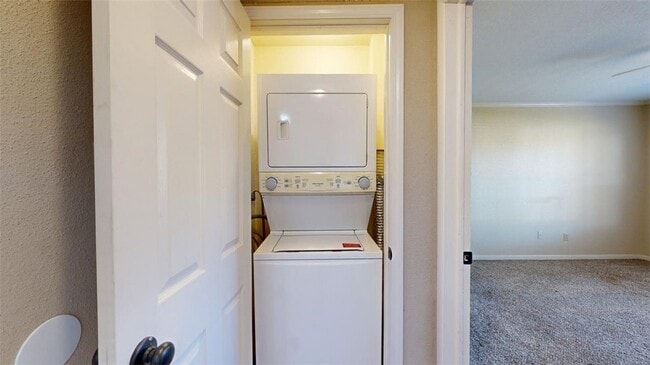 Building Photo - 904 University Oaks Blvd