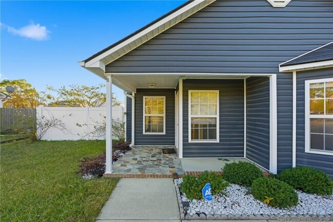 Building Photo - 419 Northwoods Dr