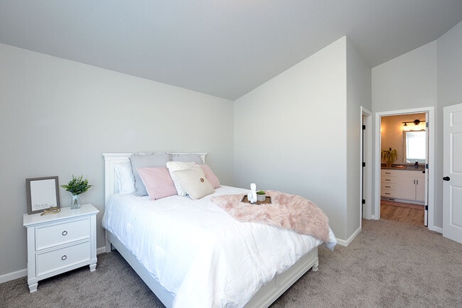 Building Photo - 813 United Dr