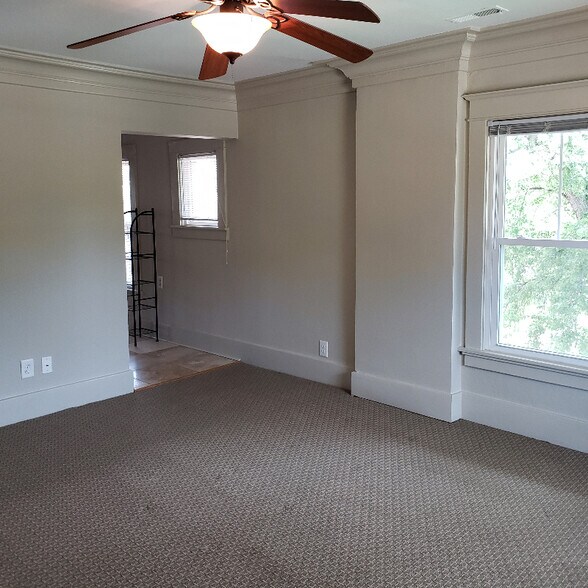 Building Photo - 531 S 36th St