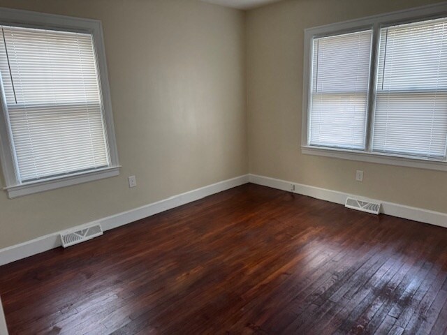 Building Photo - 224 Elmwood Dr