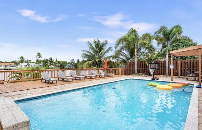 Building Photo - 3351 NW 67th St