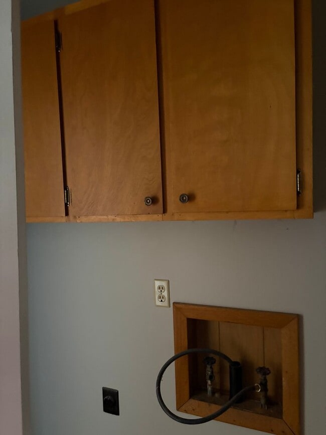 Building Photo - 1303 E Division St