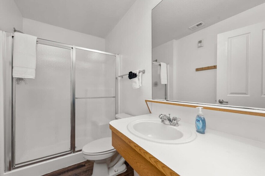 Building Photo - 2602 Cabin Ct