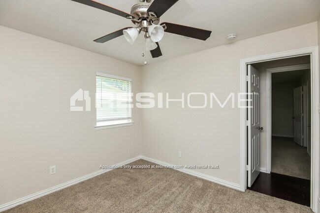 Building Photo - 521 Kemper Ave