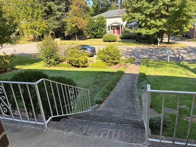 Building Photo - 824 Linbard Ln
