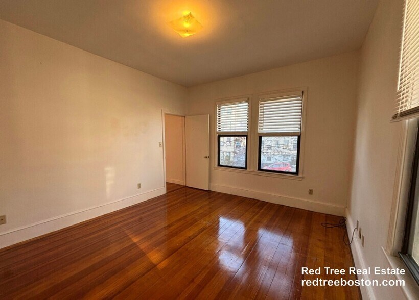 Building Photo - 163 Strathmore Rd